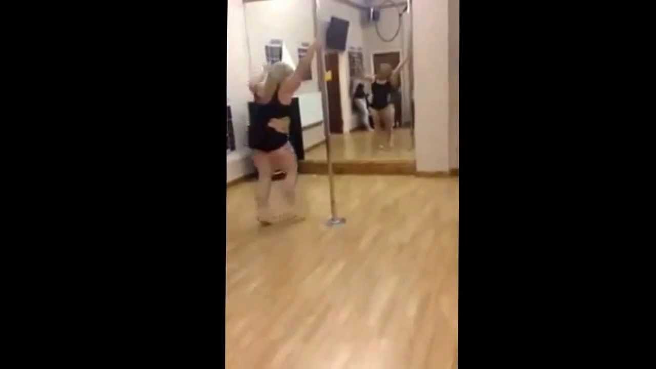 Video: Buca izdominirala šipku seksi plesom