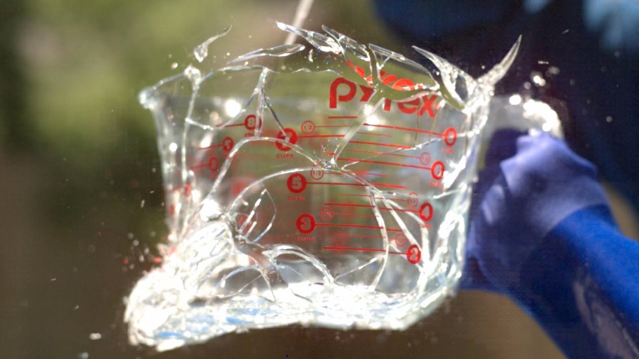 Eksplozija stakla snimljena na monstruoznih 343 000 sličica u sekundi!