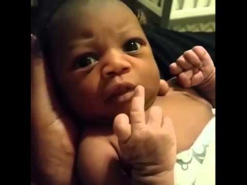 Ova beba definitivno nije zadovoljna tatinim pričama