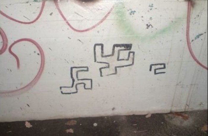 Kad si toliko "naci" da ni to malo mozga ne radi