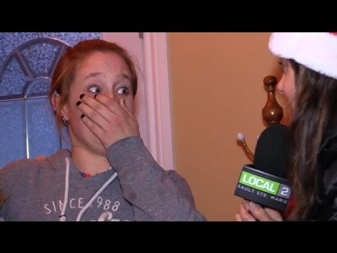 Samohrana majka mislila je da će ovo biti još jedan tužan Božić, kad je na vrata stigao savršeni poklon!