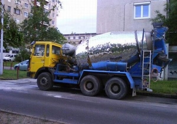 Danju mješalica, noću disko makina