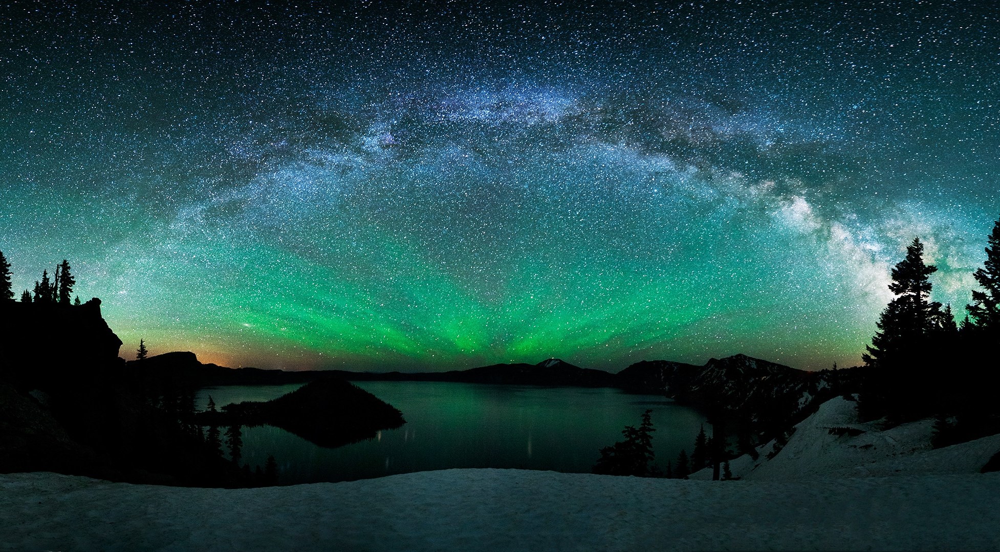Čarolija noći iznad vulkanskog jezera