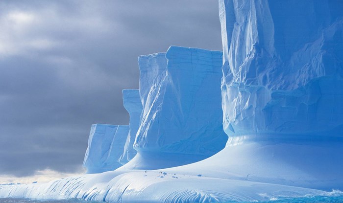 Antarktika: Dva usamljena pingvina i tišina