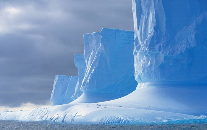 Antarktika: Dva usamljena pingvina i tišina