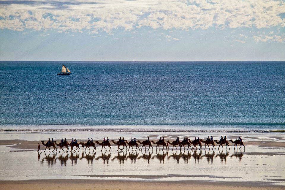 Čarolija australske plaže: Jahanje na devama