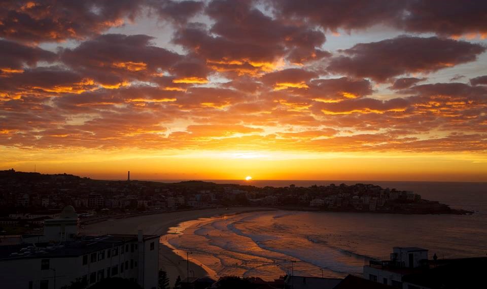 Zlaćani suton na Bondi plaži