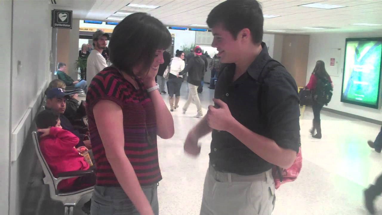 Prvi susret nakon petogodišnje veze na daljinu