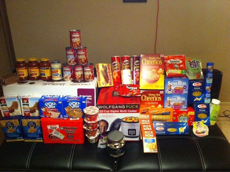 Požalio sam se bratu da ove godinu ne mogu priuštiti kupovinu skupih poklona svim članovima obitelji jer se trenutno jedva prehranjujem i ovo me dočekalo na božićno jutro.