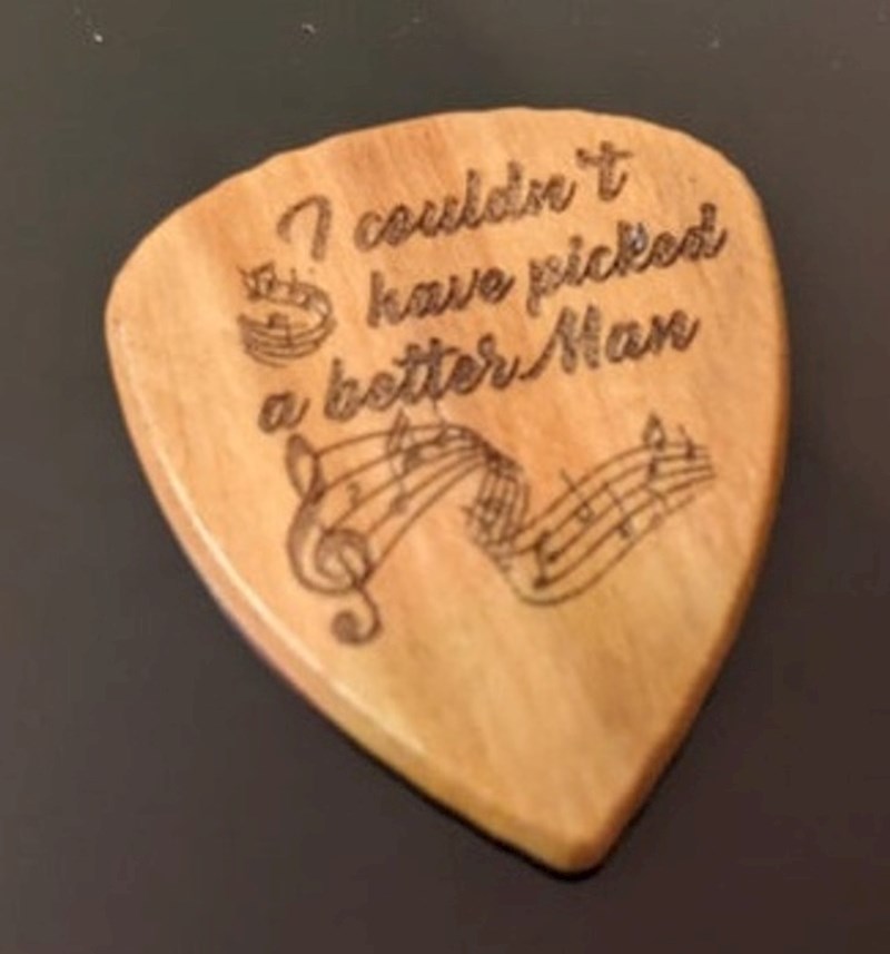 "Danas me supruga iznenadila ovom trzalicom za gitaru"