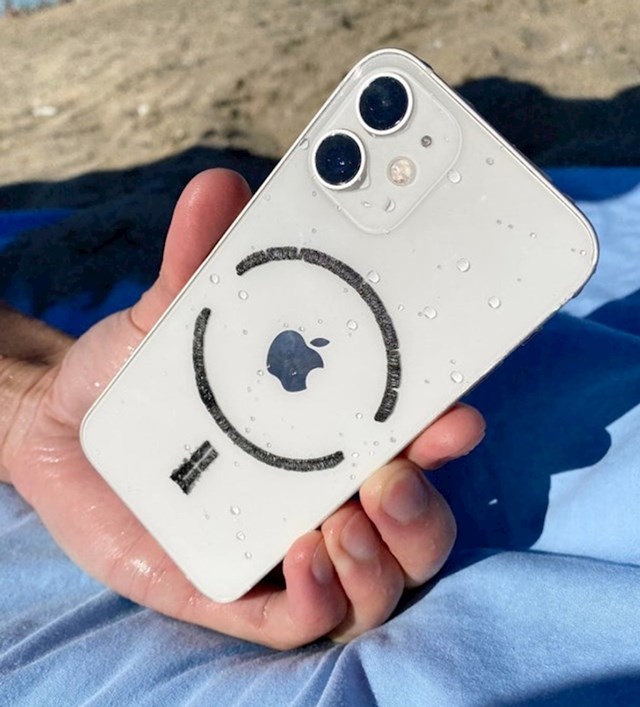 "“Moj iPhone je skupio čestice željeza na plaži.”