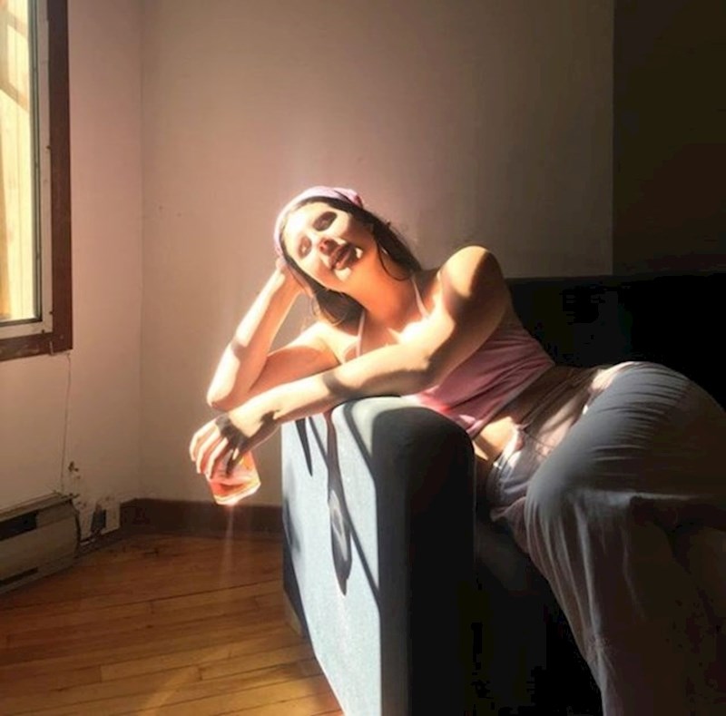 Moja prijateljica u svom novom stanu