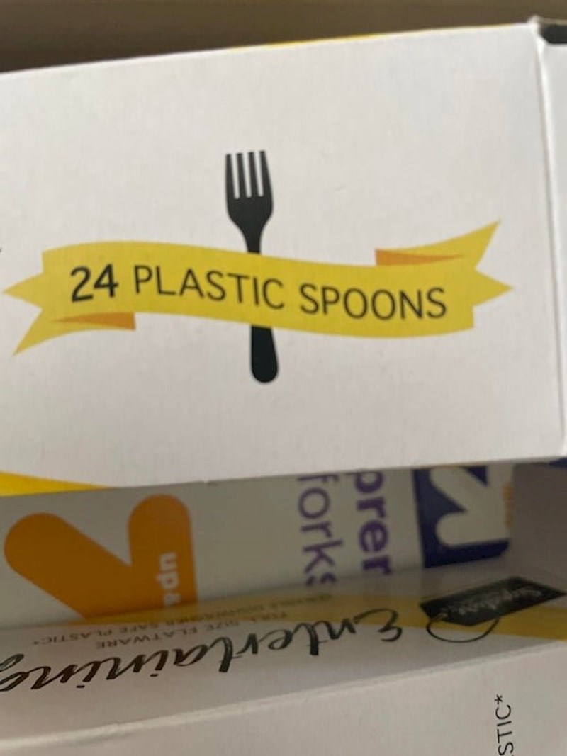 24 plastične žlice...