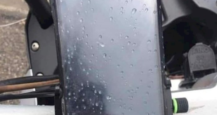 Biciklist je odlučio zaštiti mobitel od kiše na nevjerojatan način, ljudi su oduševljeni