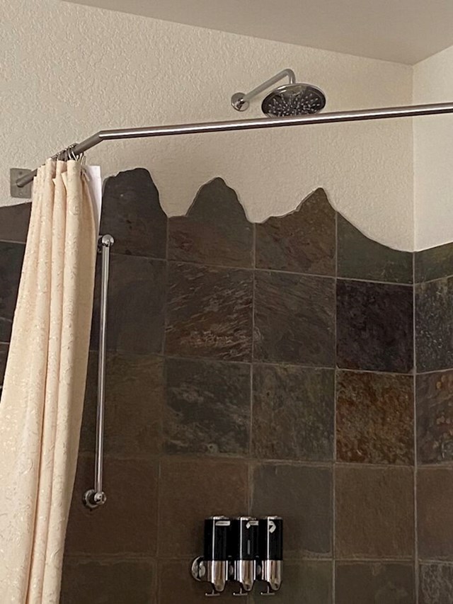 Ovaj hotel je na planini pa su pločice u obliku - planine