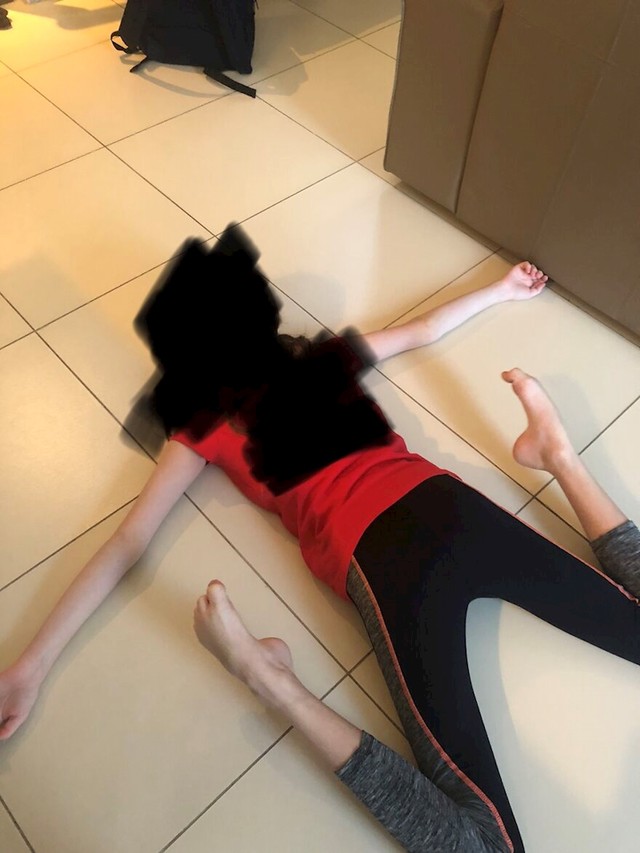 11. Evo opet ova cura od gume, koja btw nije gimnastičarka (ali bi trebala biti)