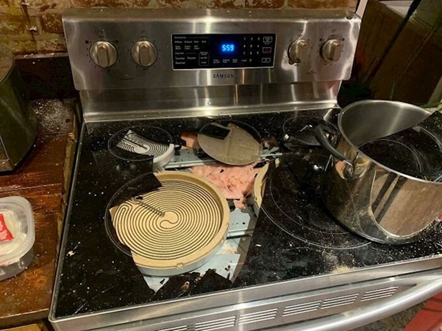 Taan kad sam montirao novi štednjak, kuhinjski ormarići su došli svom kraju i srušili se