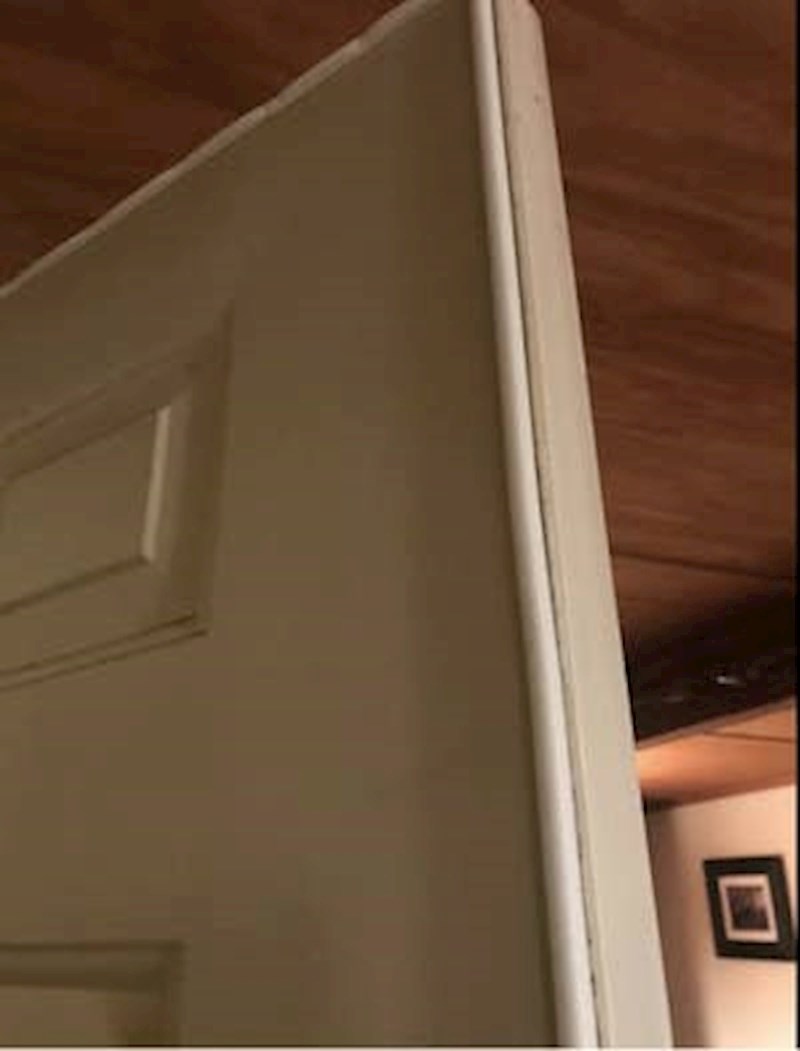 Izolator buke koji se lijepi na okvire vrata