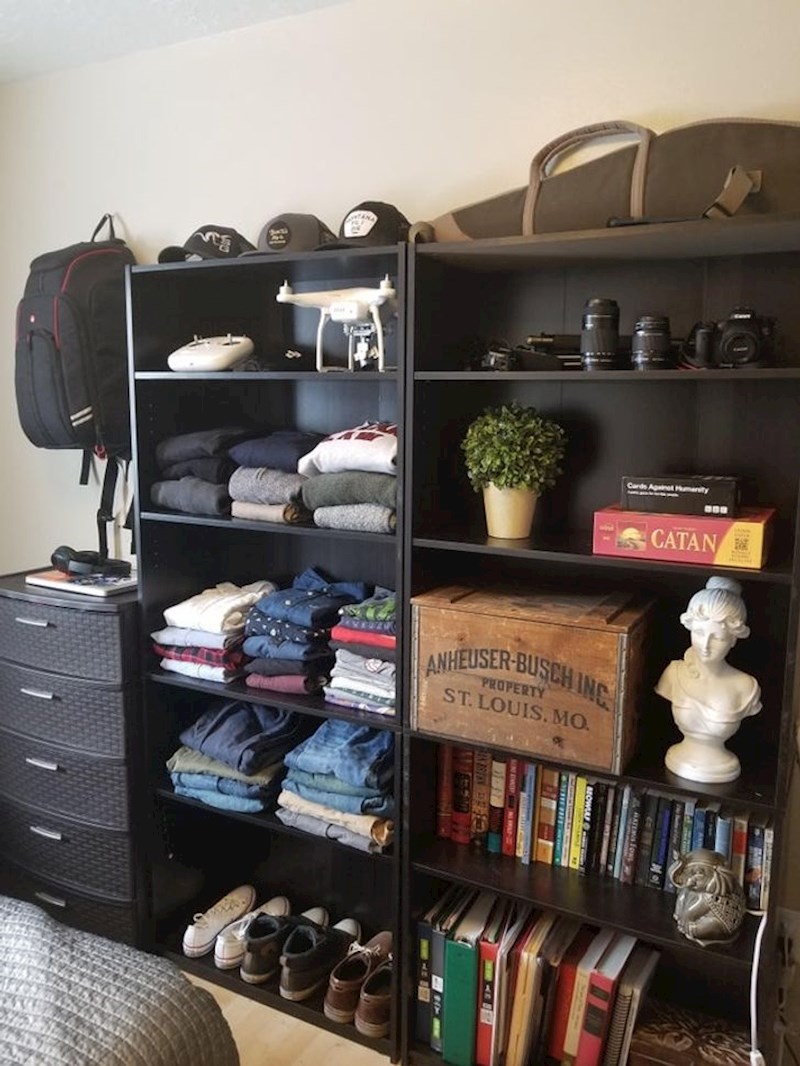 Oduševljen sam ovom policom i što sve stane na nju