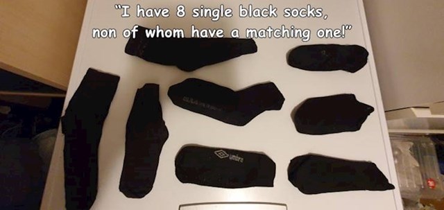 Imam 8 rasparanih crnih čarapa