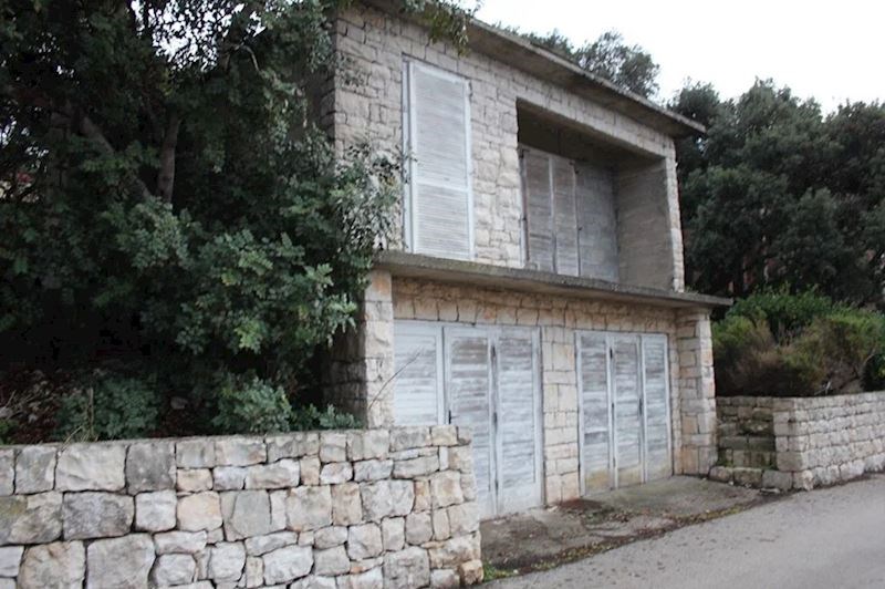 Korčula: nenamještena kuća, 50m2, 300 m2 okućnice
