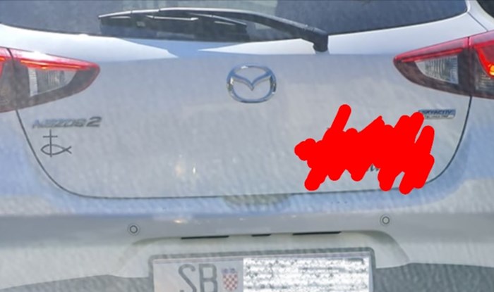 Hit fotka iz Opatije: Urnebesnim natpisom svima je dala do znanja kakva je vozačica u autu