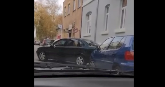 Video iz Slavonskog Broda širi se Fejsom: Ovakav parking bezobrazluk nikad niste vidjeli