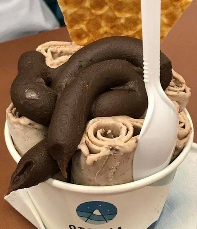 Želite li čokoladni preljev na vrhu sladoleda?