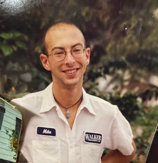 Moj tata sa 17 godina, skoro pa sasvim ćelav