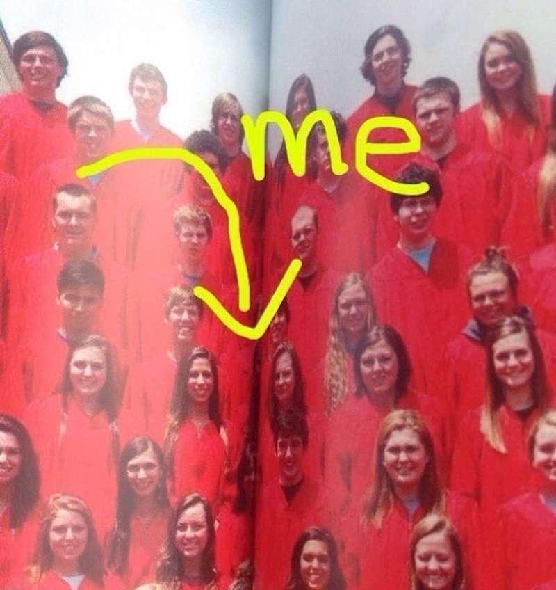 "Ovo je moj srednjoškolski godišnjak. Strelica pokazuje na mene na ovoj fotografiji."