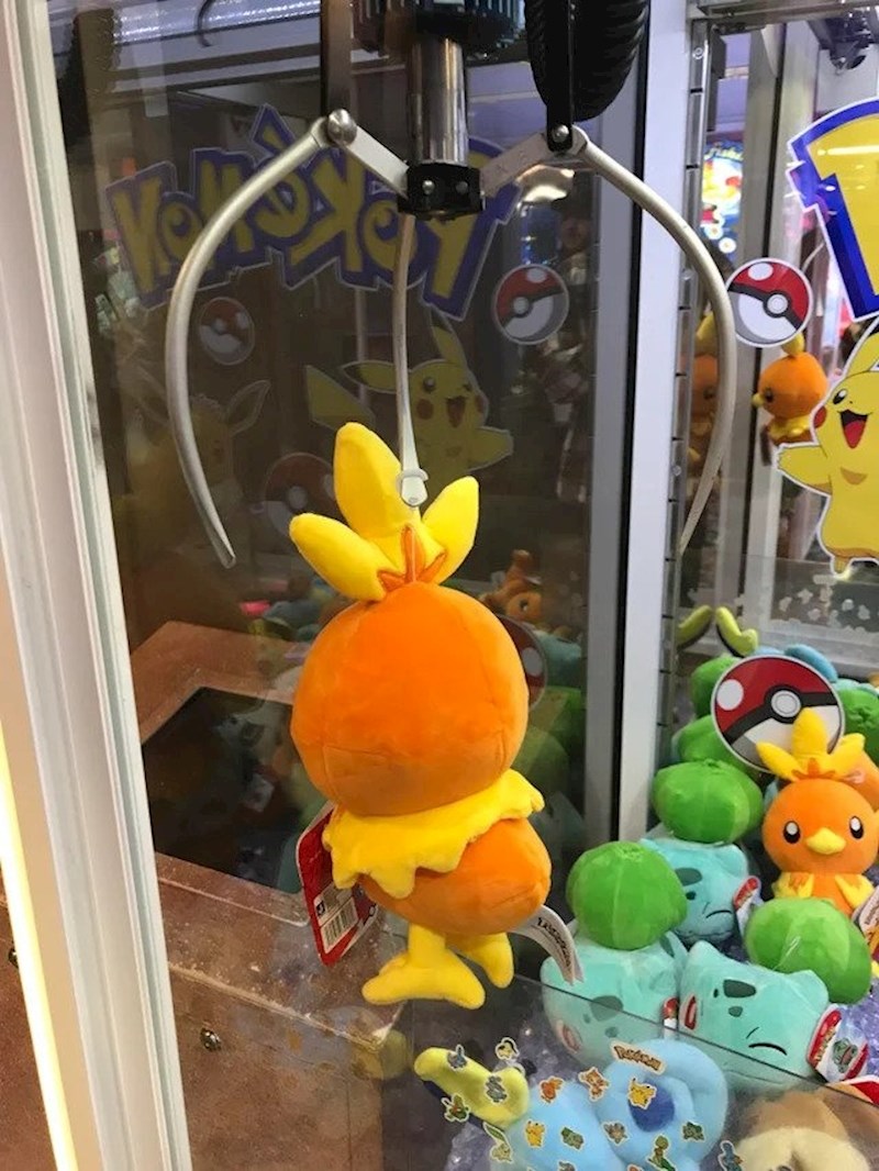 Nikad ništa ne uspijem uhvatiti na ovom aparatu, a sad je igračka zapela za hvataljku, računa li se to?