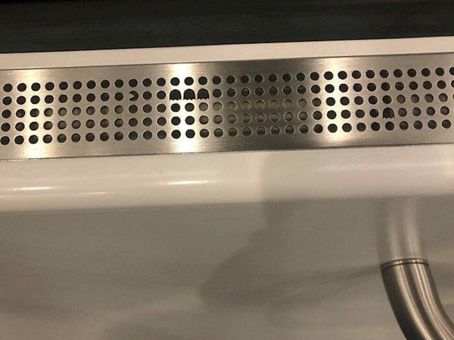 Novi vagoni podzemne željeznice u Stockholmu imaju zanimljive ventilacijske poklopce. Vidite li Pacmana?