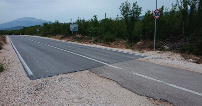 Ova fotka ceste iz Hrvatske danas je najveći hit na Facebooku. Objašnjenje je posebno zanimljivo