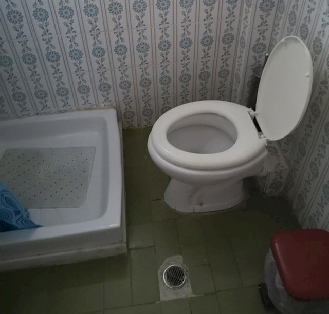 Ovo je da možeš oprati noge kad si već tu?