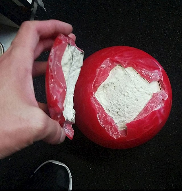 Pukla im je kugla za kuglanje pa su shvatili da izgleda kao sir