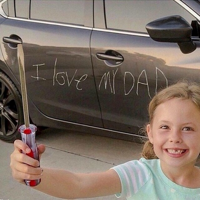 Kći mu je napisala poruku za Dan očeva. Stvarno se nadamo da je fotošopirano. :)