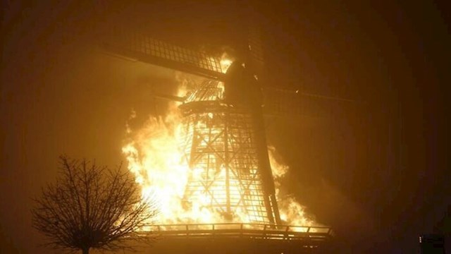 Požar na nizozemskoj vjetrenjači koja je radila od 1848. godine