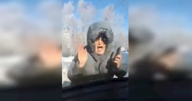 Udarila je autom pješakinju, snimka je postala viralna zbog njene glume