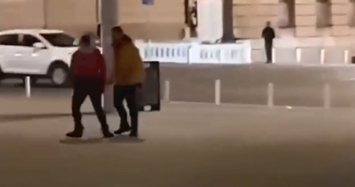 Par se posvađao na ulici u Beogradu, ljudi ne mogu vjerovati što je napravio tip