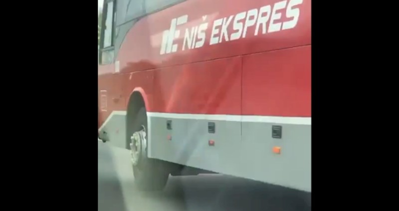 Video autobusa iz Niša postao je svjetski hit: Ovako Balkanci štede gume