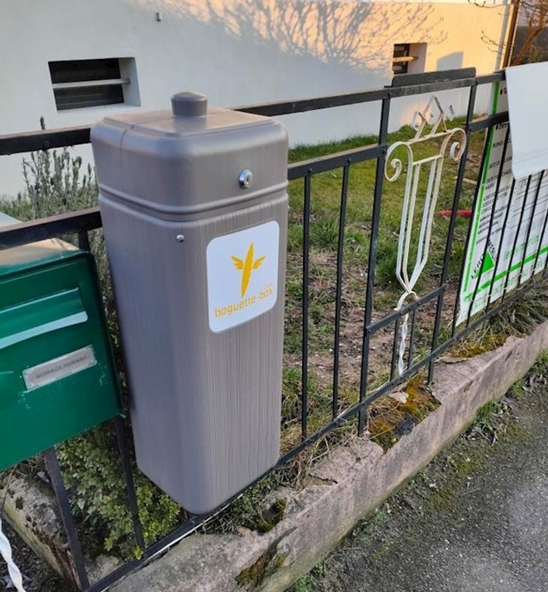 Sandučić za dostavu bageta u Francuskoj