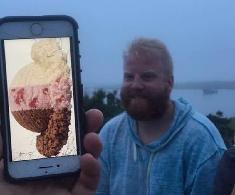 Moj blijedi prijatelj predugo je ostao na suncu i rezultat podsjeća na sladoled