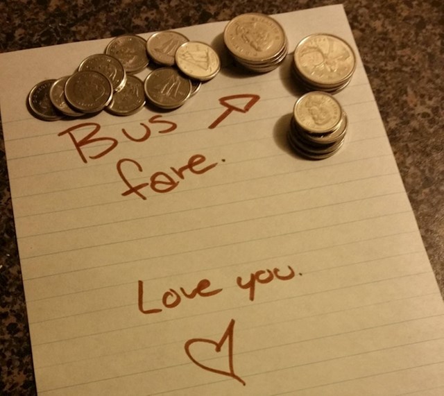 "Moja baka mi svako jutro ostavi novac za autobus i napiše da me voli"