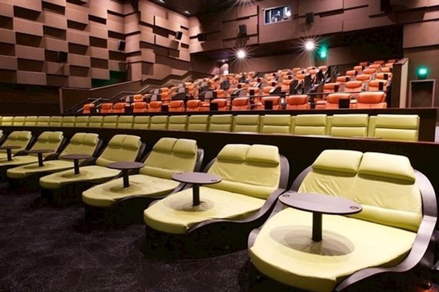 Ove fotelje za dvoje u kinu