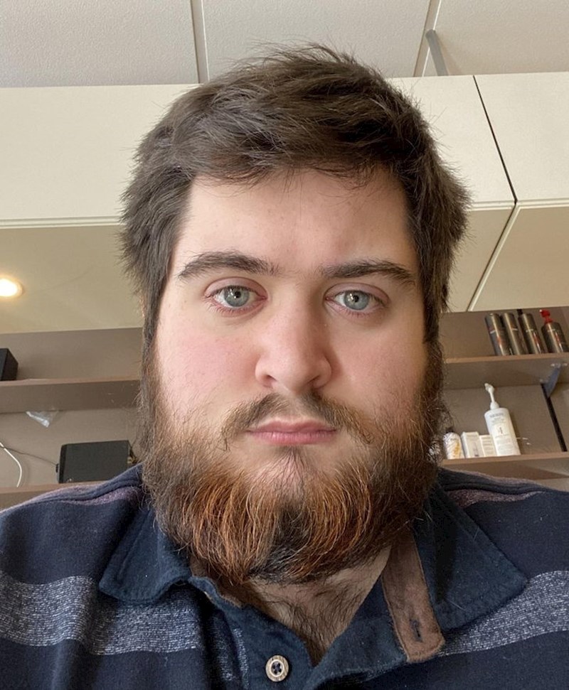 Ovo sam ja, prije 6 dana sam proslavio 18. rođendan