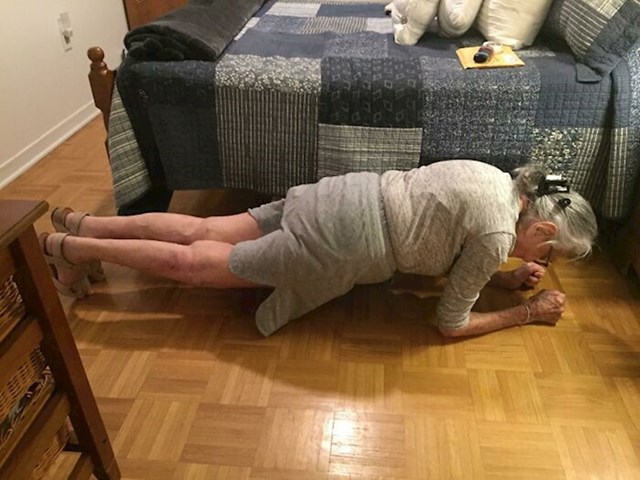 Moja baka je u studenom napunila 100 godina, a ovdje drži plank 30 sekundi