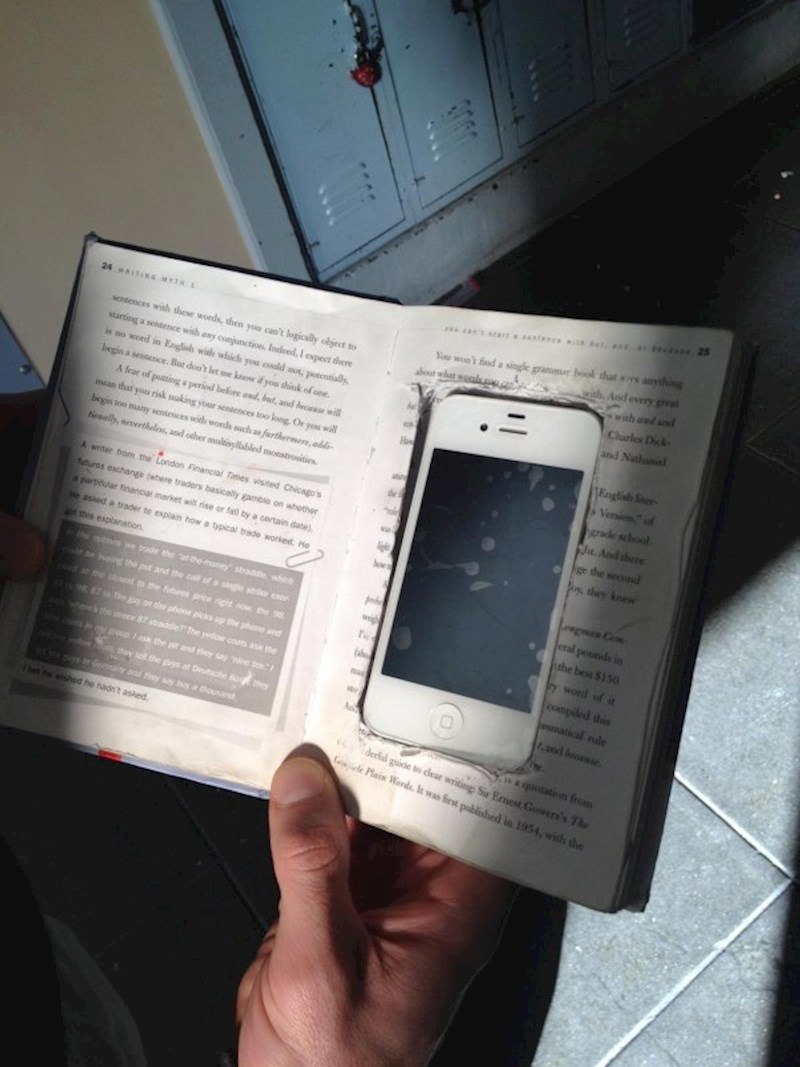 A svi ga gledaju i misle kakav intelektualac