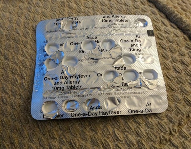 Tko ovako pije tablete??