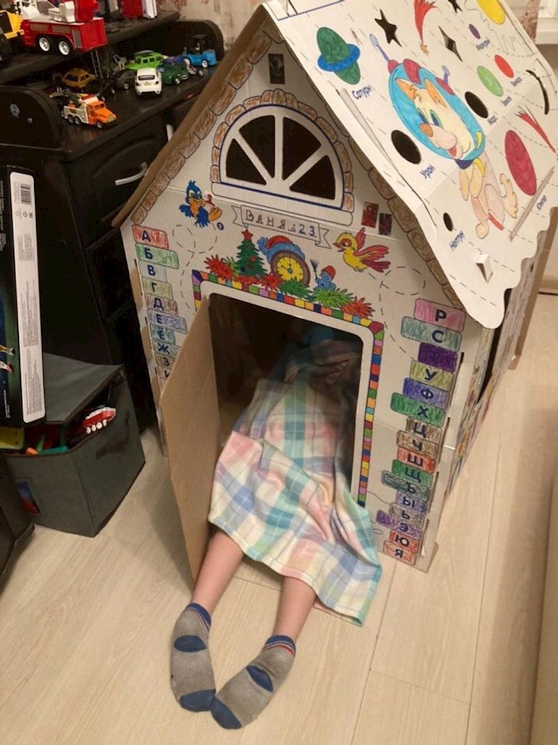 Sin nije htio ići u vrtić pa se sakrio u svoju kućicu, pokrio i rekao: moja kuća, moja pravila..