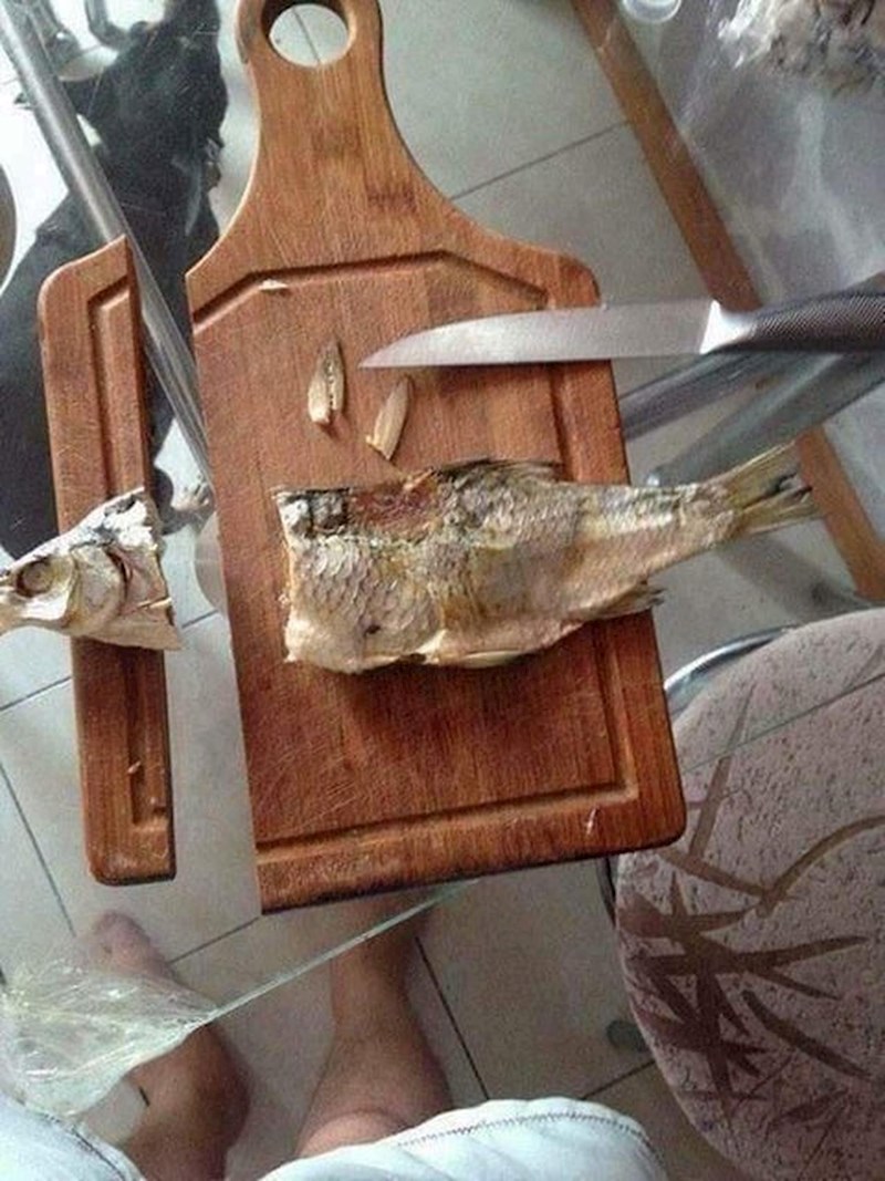 Ode glava i daska i stol 🤦🏻‍♀️